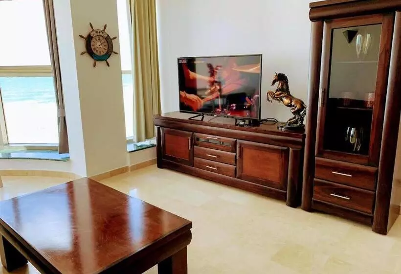 Luxurious Beach Apartment