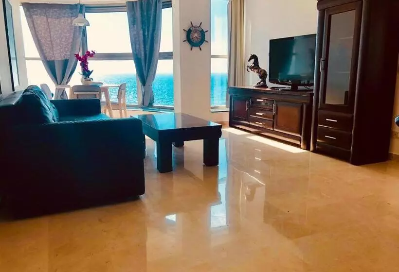 Luxurious Beach Apartment