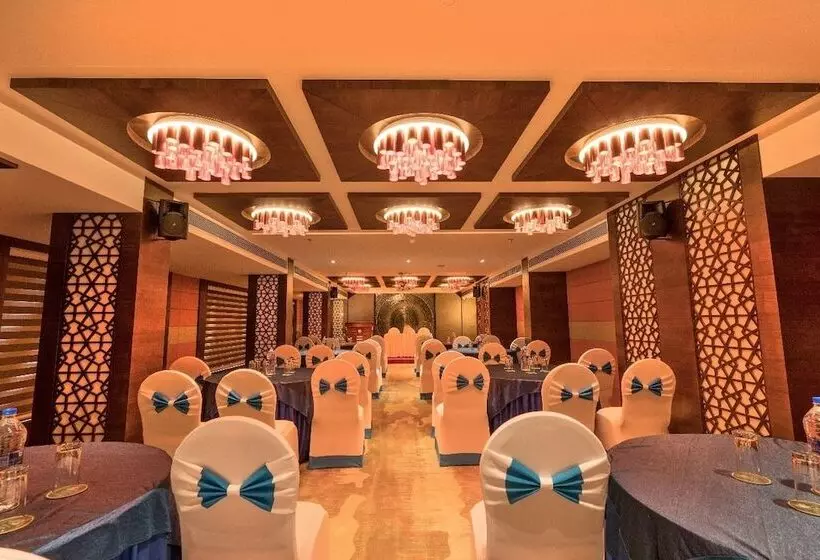 هتل Coral Isle