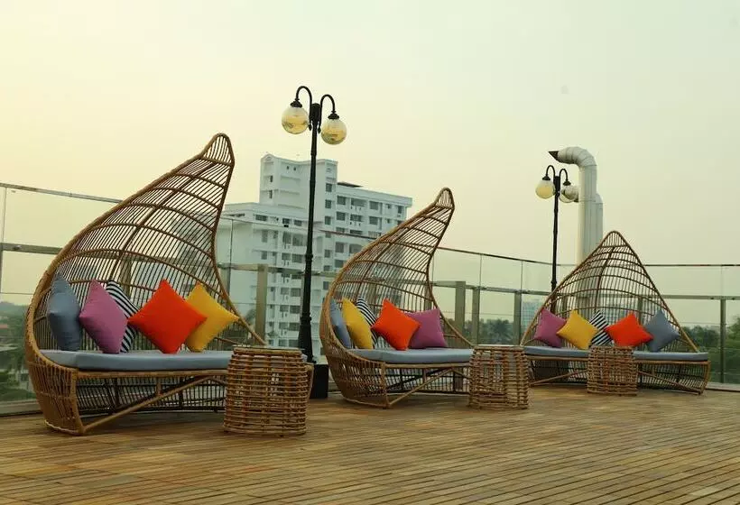 هتل Coral Isle