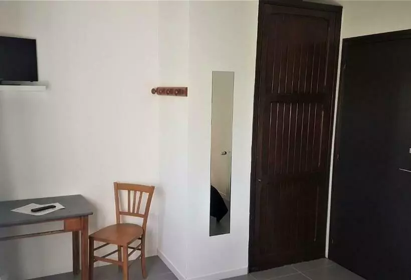 پانسیون Corsica Paddock