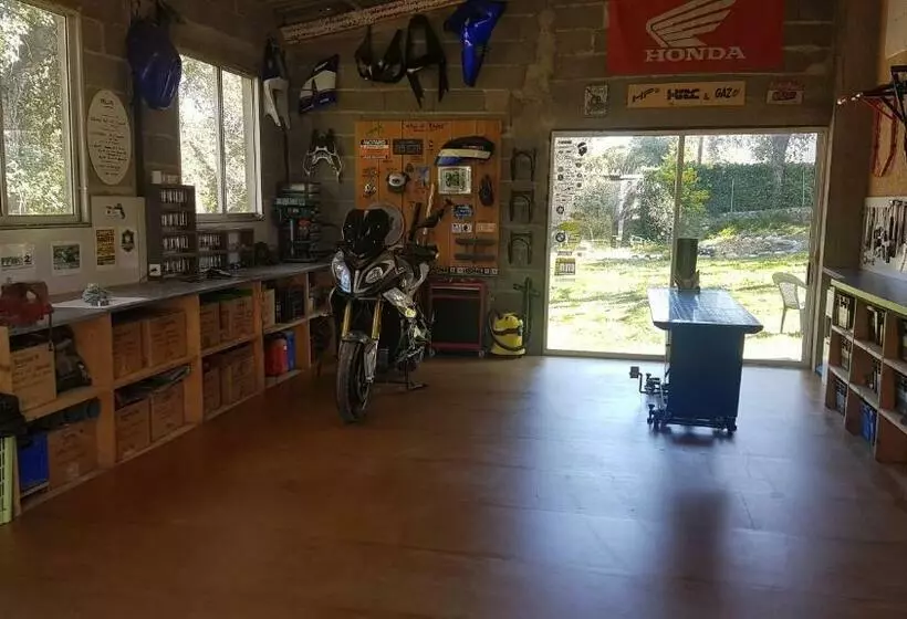 پانسیون Corsica Paddock