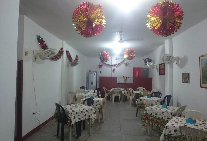 پانسیون Hostal El Exito