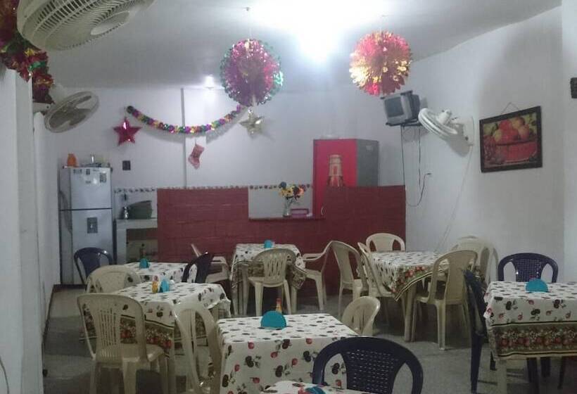 پانسیون Hostal El Exito