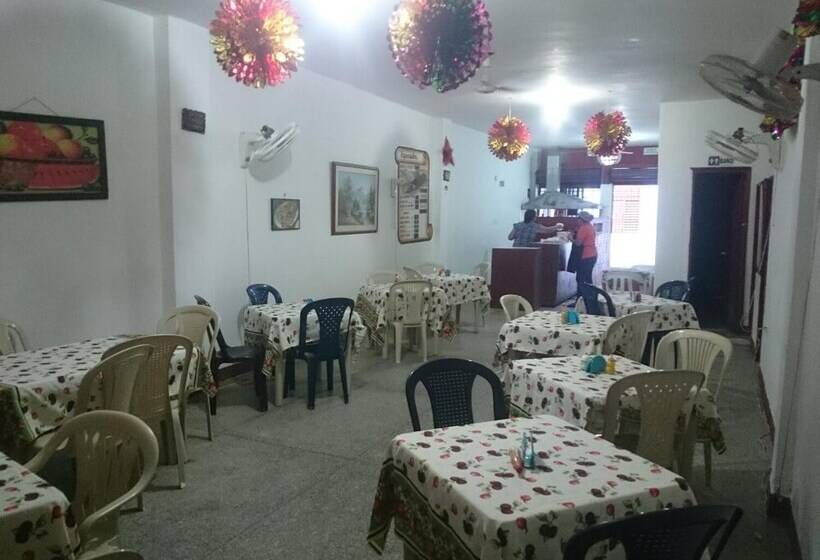 پانسیون Hostal El Exito