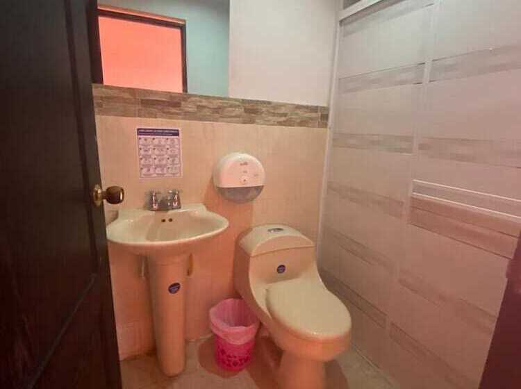 پانسیون Hostal El Exito