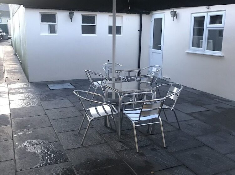 민박 Nags Head Pub