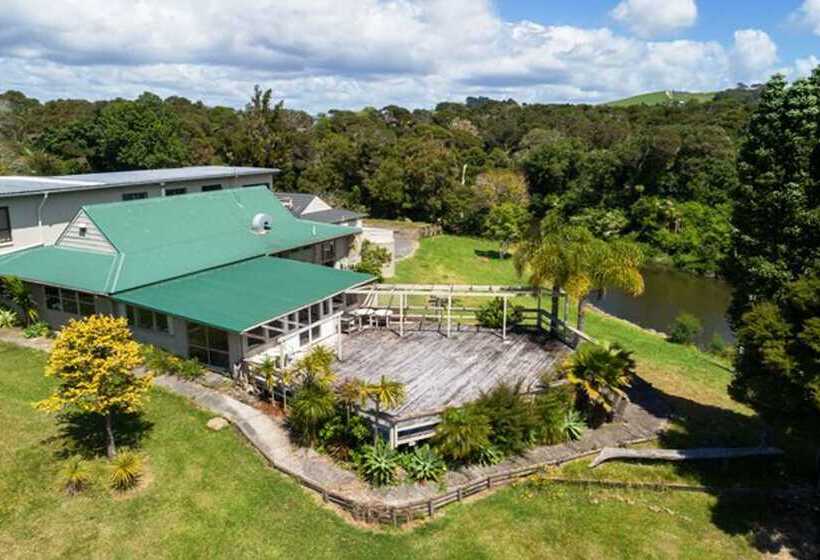 汽车旅馆  Riverside Lodge Paihia