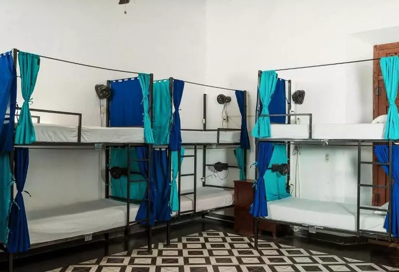 پانسیون Hostal Azul
