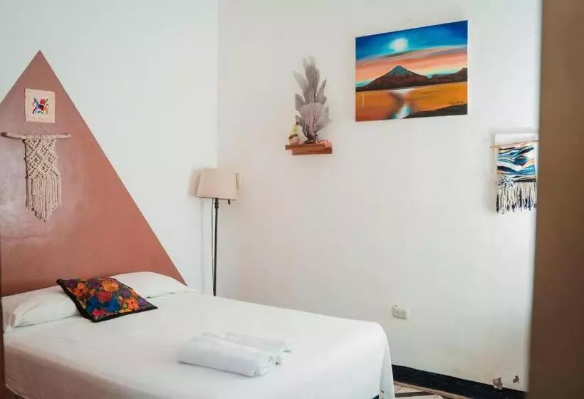 پانسیون Hostal Azul