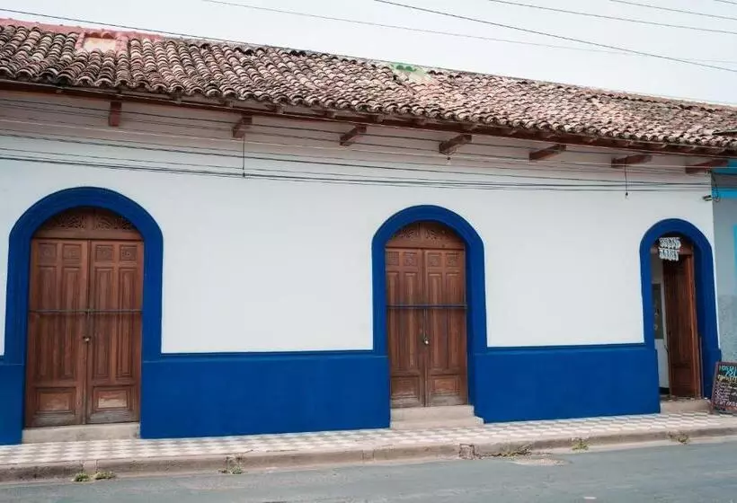 پانسیون Hostal Azul