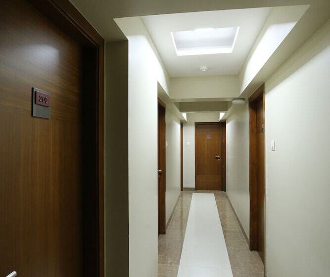 Отель Bombay International