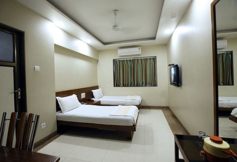 Отель Bombay International