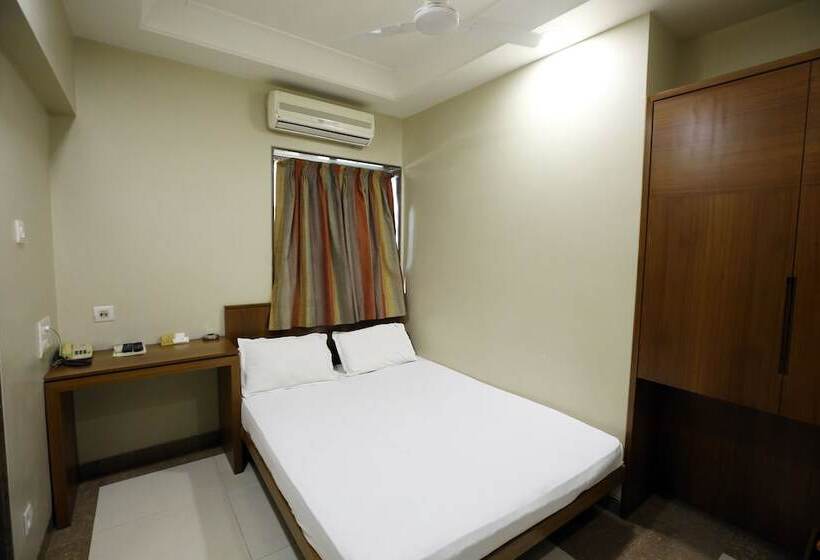 Отель Bombay International