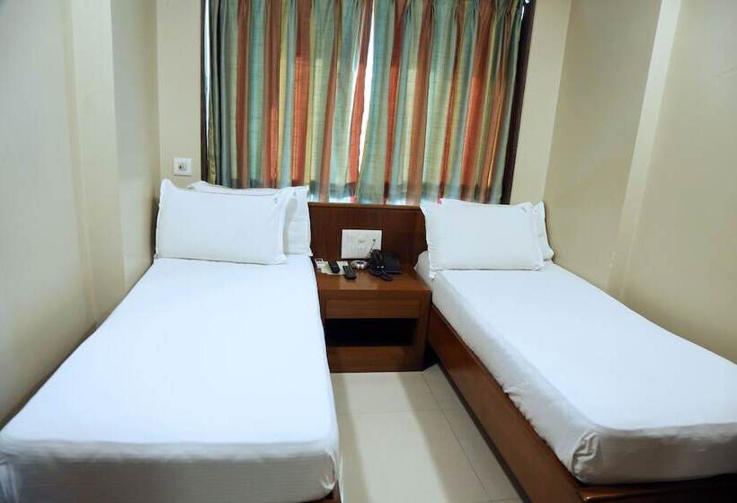 Отель Bombay International