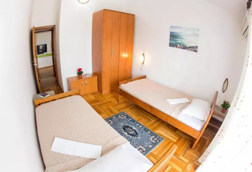 پانسیون Guest House Mandarina
