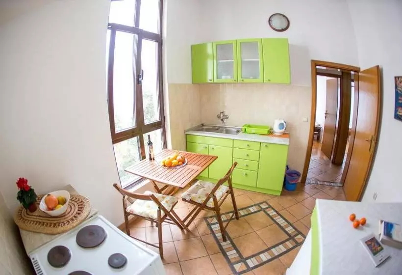 پانسیون Guest House Mandarina