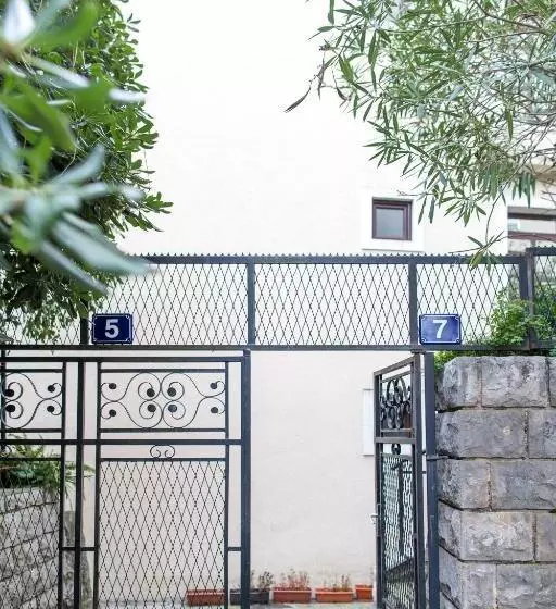 پانسیون Guest House Mandarina