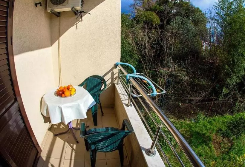 پانسیون Guest House Mandarina