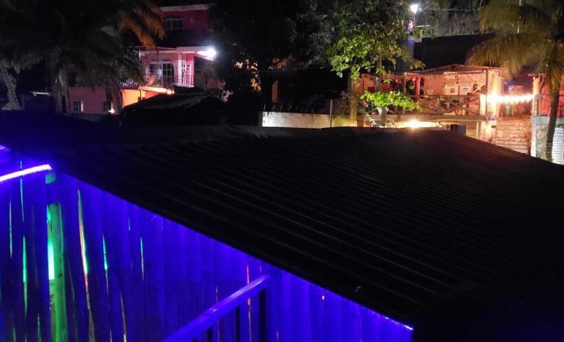 پانسیون Captain Morgan Hostel Lake Coatepeque