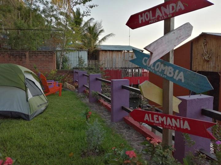 پانسیون Captain Morgan Hostel Lake Coatepeque