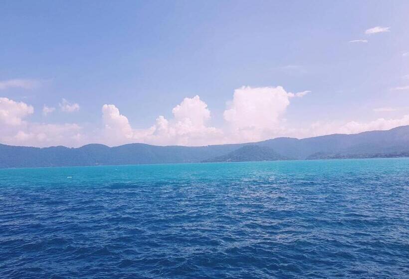 پانسیون Captain Morgan Hostel Lake Coatepeque