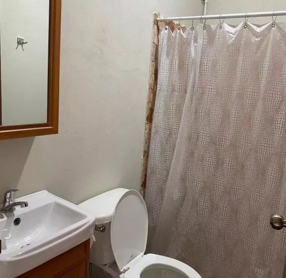 پانسیون Captain Morgan Hostel Lake Coatepeque