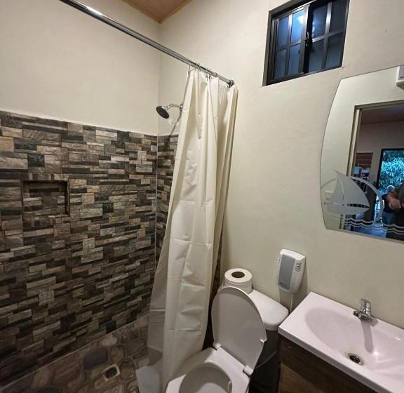 پانسیون Captain Morgan Hostel Lake Coatepeque