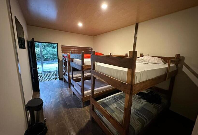 پانسیون Captain Morgan Hostel Lake Coatepeque