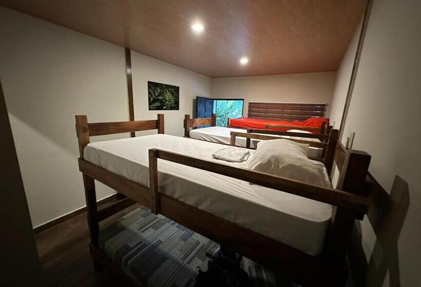 پانسیون Captain Morgan Hostel Lake Coatepeque