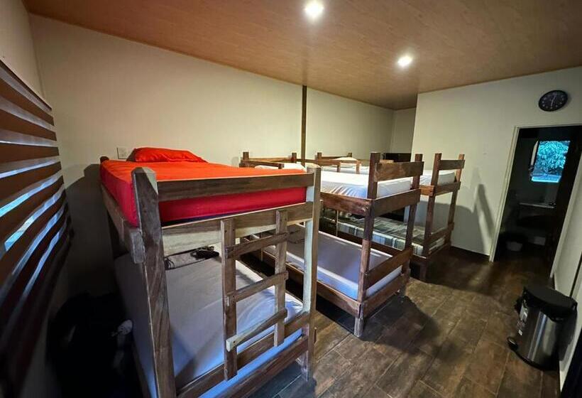 پانسیون Captain Morgan Hostel Lake Coatepeque