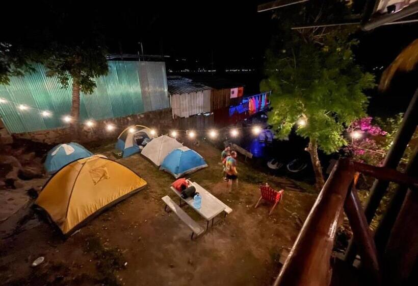 پانسیون Captain Morgan Hostel Lake Coatepeque