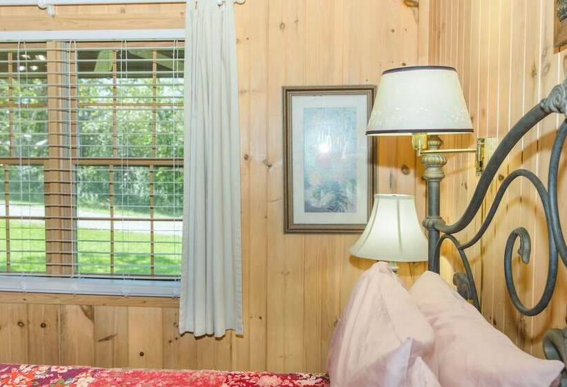 مبيت وإفطار Autumn Ridge Cottages