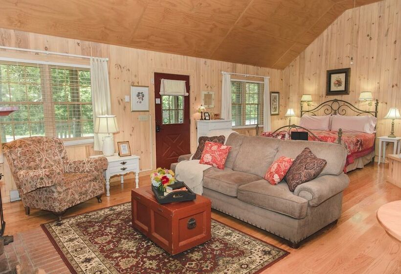 مبيت وإفطار Autumn Ridge Cottages