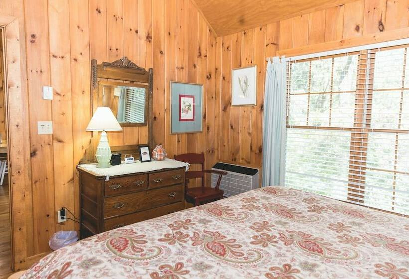 مبيت وإفطار Autumn Ridge Cottages