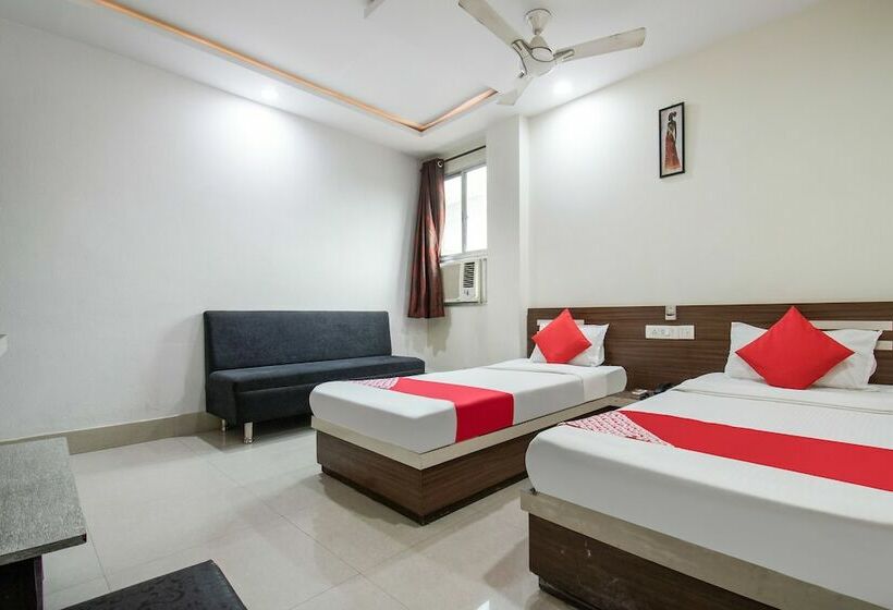 בית מלון כפרי Aarav Plaza