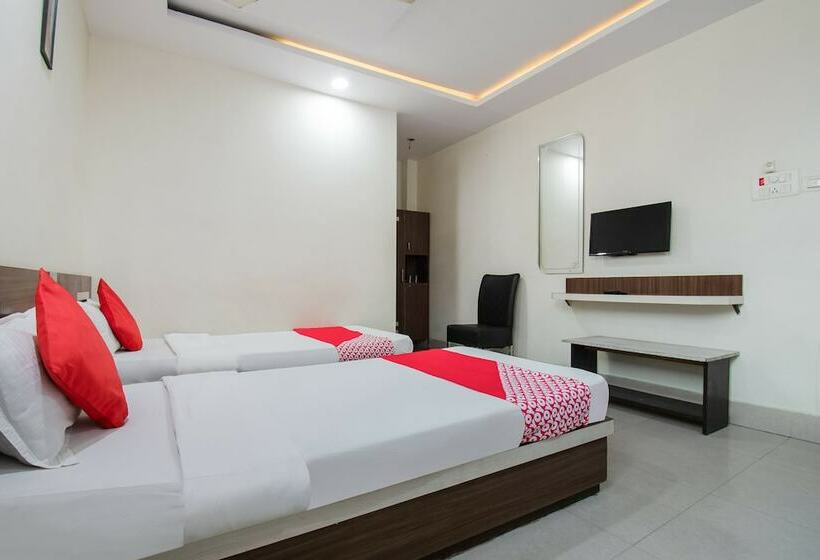 בית מלון כפרי Aarav Plaza