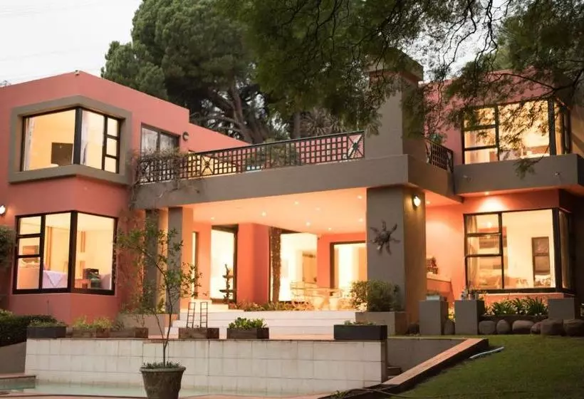 پانسیون Chez Moe