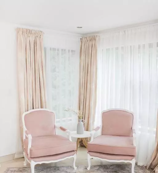 پانسیون Chez Moe