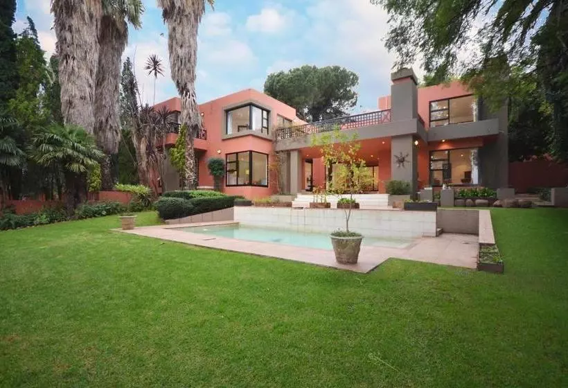 پانسیون Chez Moe