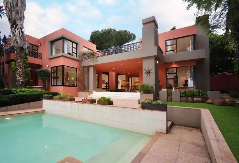 پانسیون Chez Moe