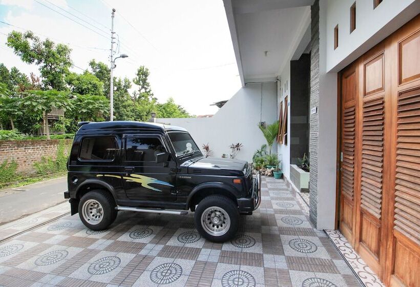 פנסיון Reddoorz Plus Near Taman Sari