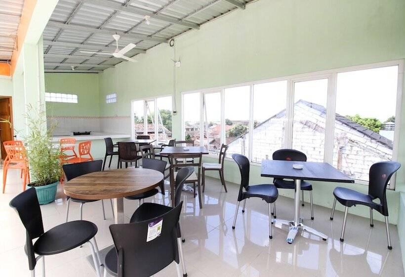 פנסיון Reddoorz Plus Near Taman Sari