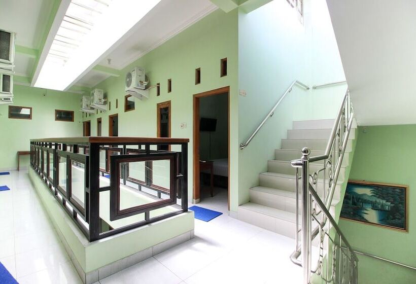 פנסיון Reddoorz Plus Near Taman Sari