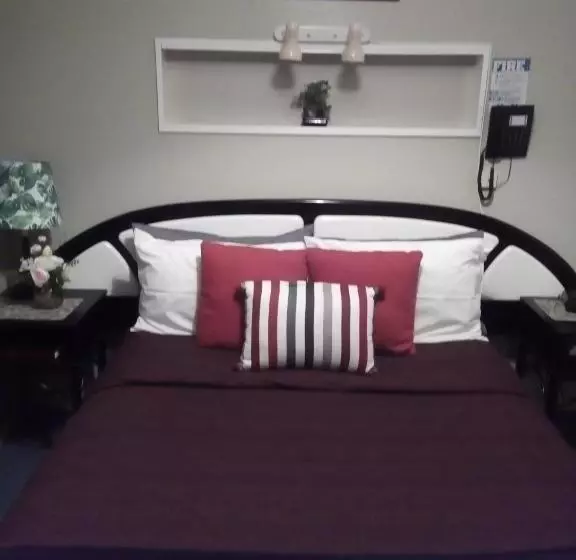 Majatalo Redwood Lodge Motel