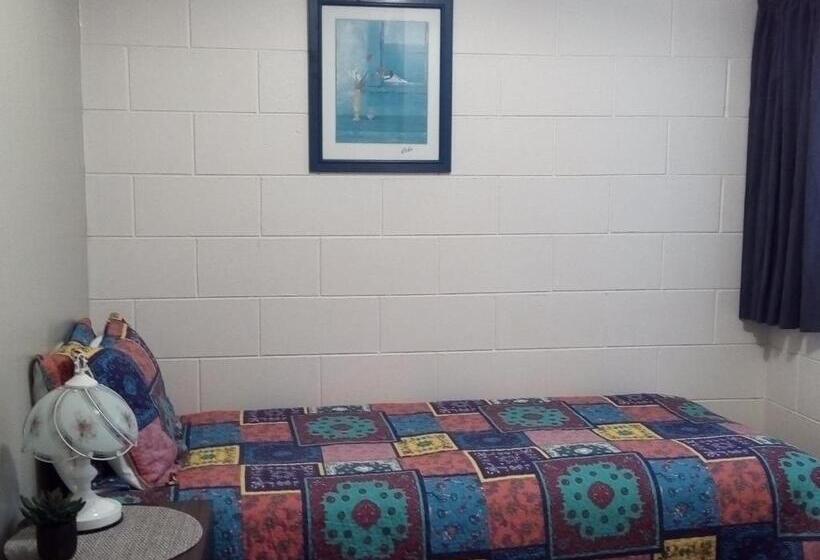 Пансион Redwood Lodge Motel