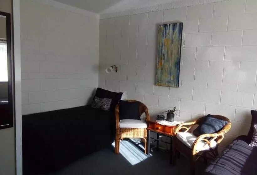 Majatalo Redwood Lodge Motel