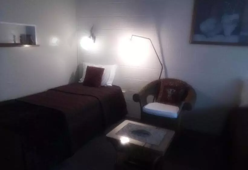 Majatalo Redwood Lodge Motel