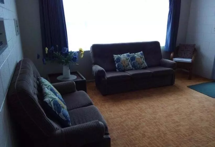 Majatalo Redwood Lodge Motel