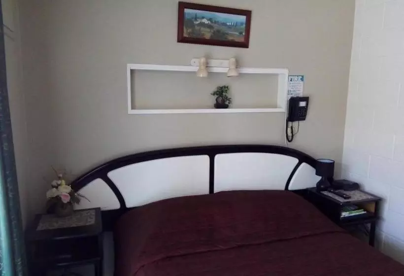 Majatalo Redwood Lodge Motel